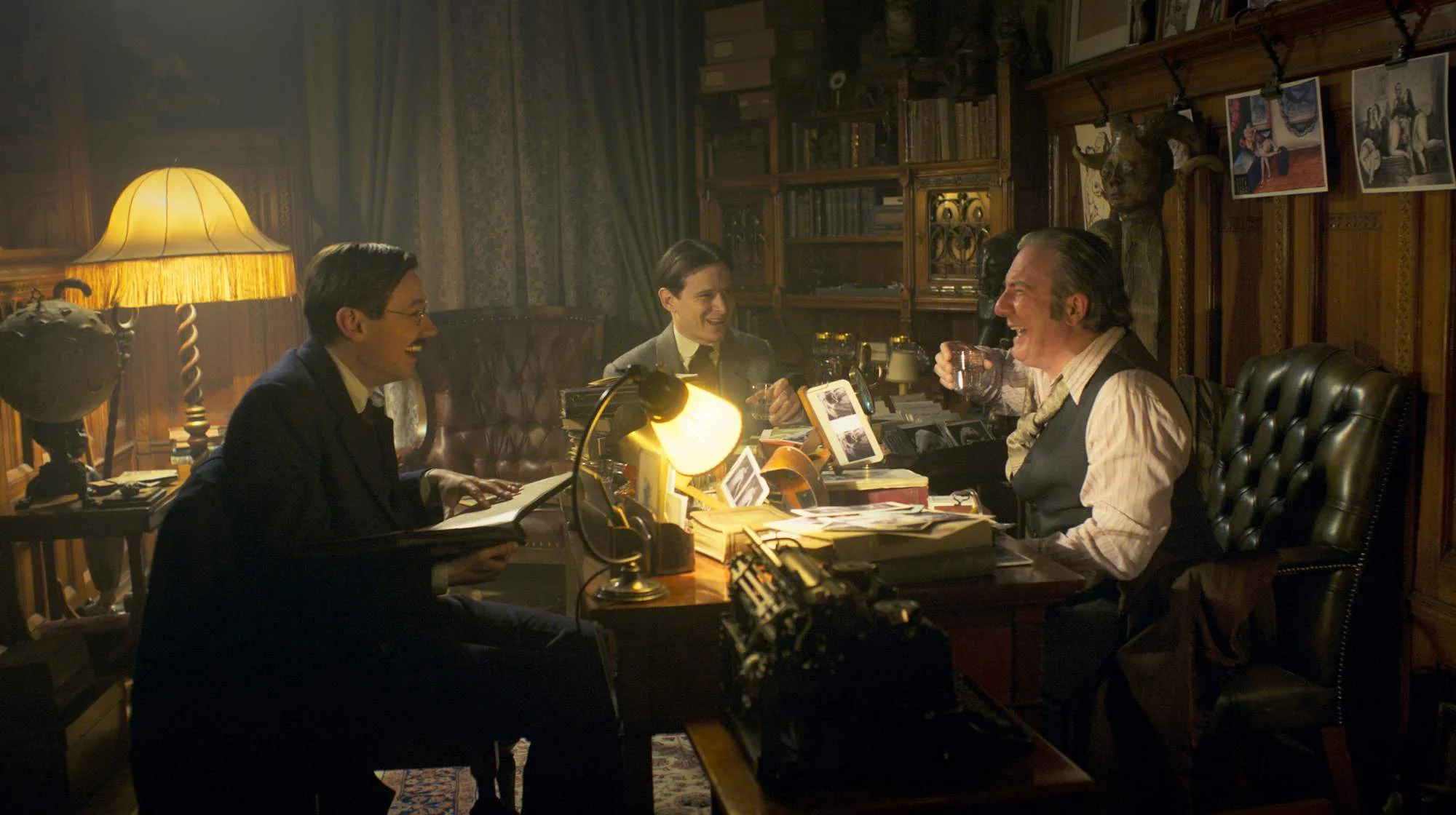 Franz Kafka (Joel Basman), Max Brod (David Kross) und Pornograph Pachinger