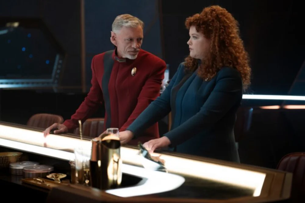 Callum Keith Rennie und Mary Wiseman in der Serie „Star Trek: Discovery“