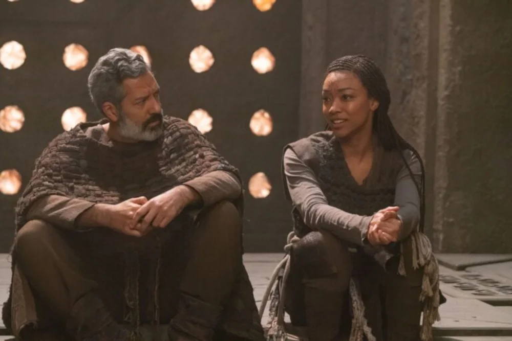 Alfredo Narciso und Sonqua Martin-Green in „Star Trek: Discovery“