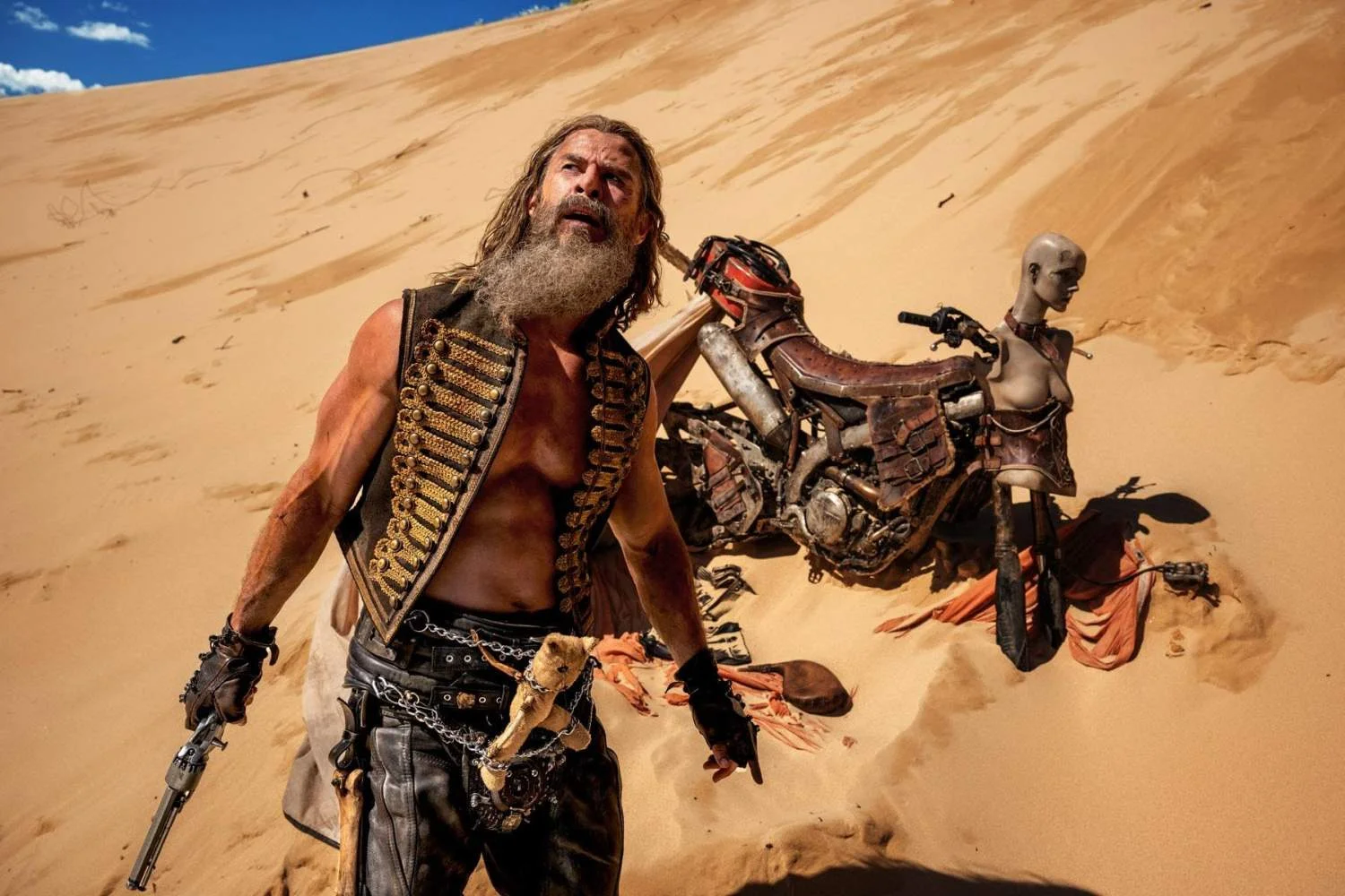 Chris Hemsworth als Dementus im Film „Furiosa: A Mad Max Saga“