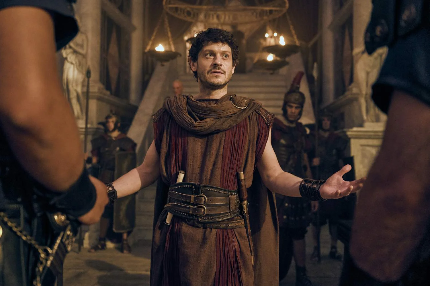 Man kennt ihn aus „Game of Thrones“. Iwan Rheon auf einem Szenenfoto aus der Serie „Those About to Die“