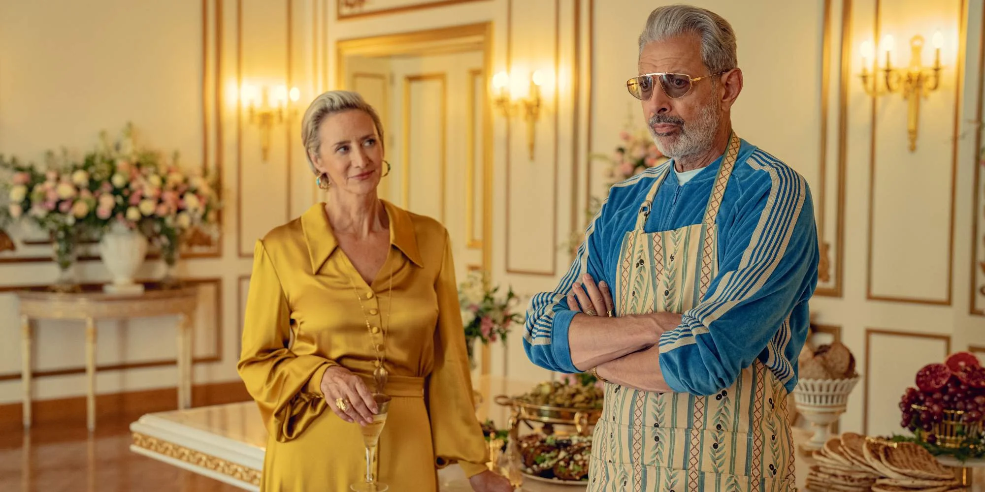 Szenenfoto aus „KAOS“ mit Hera (Janet McTeer) und Zeus (Jeff Goldblum)