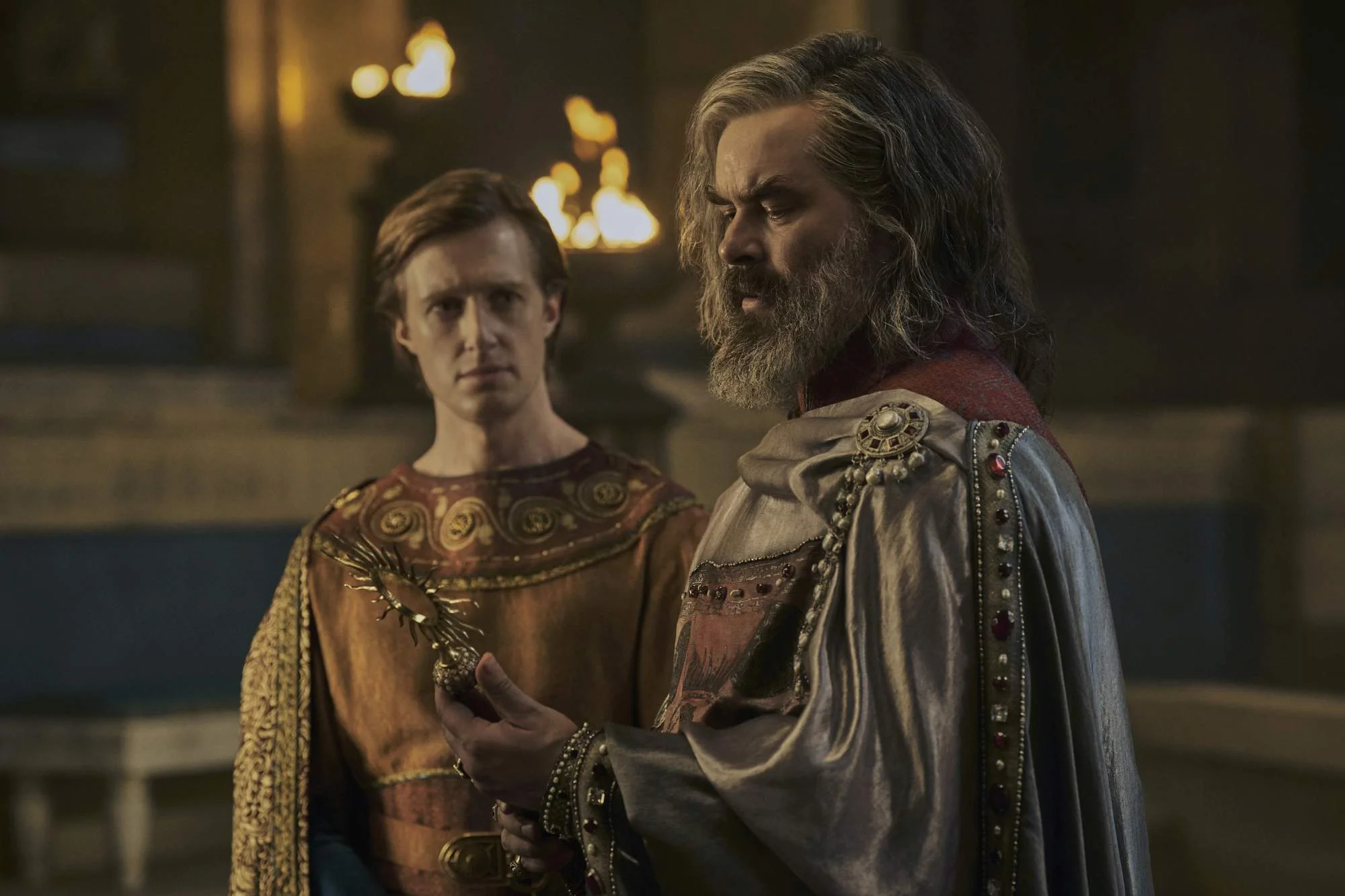 Leon Wadham als Kemen und Trystan Gravelle as Pharazon