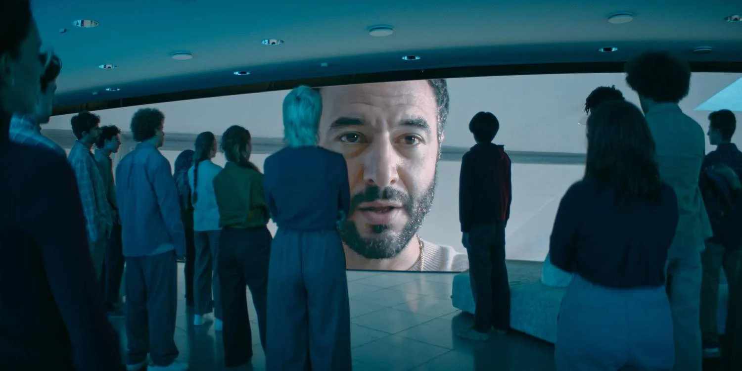 Community Officer Azeem Mahmoud (Mohamed Achour) in „Concordia“