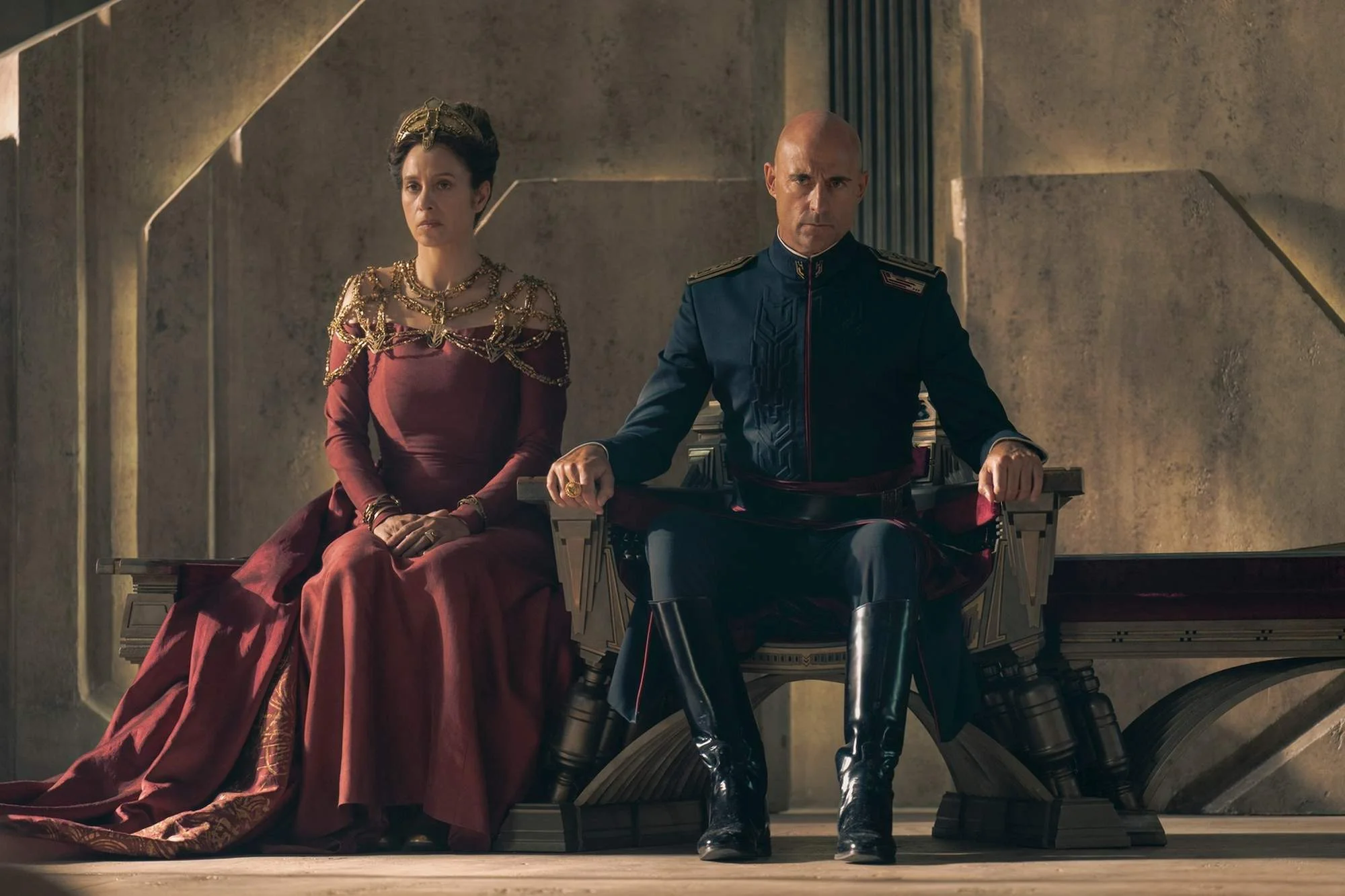 Jodhi May und Mark Strong in „Dune: Prophecy“