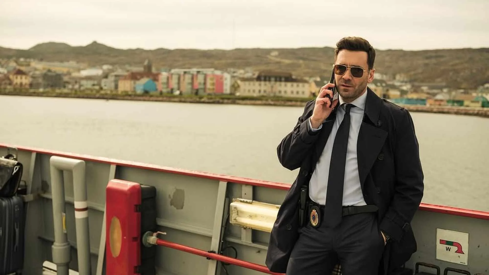 Fitz (Allan Hawco) kurz vor der Ankunft auf Saint-Pierre