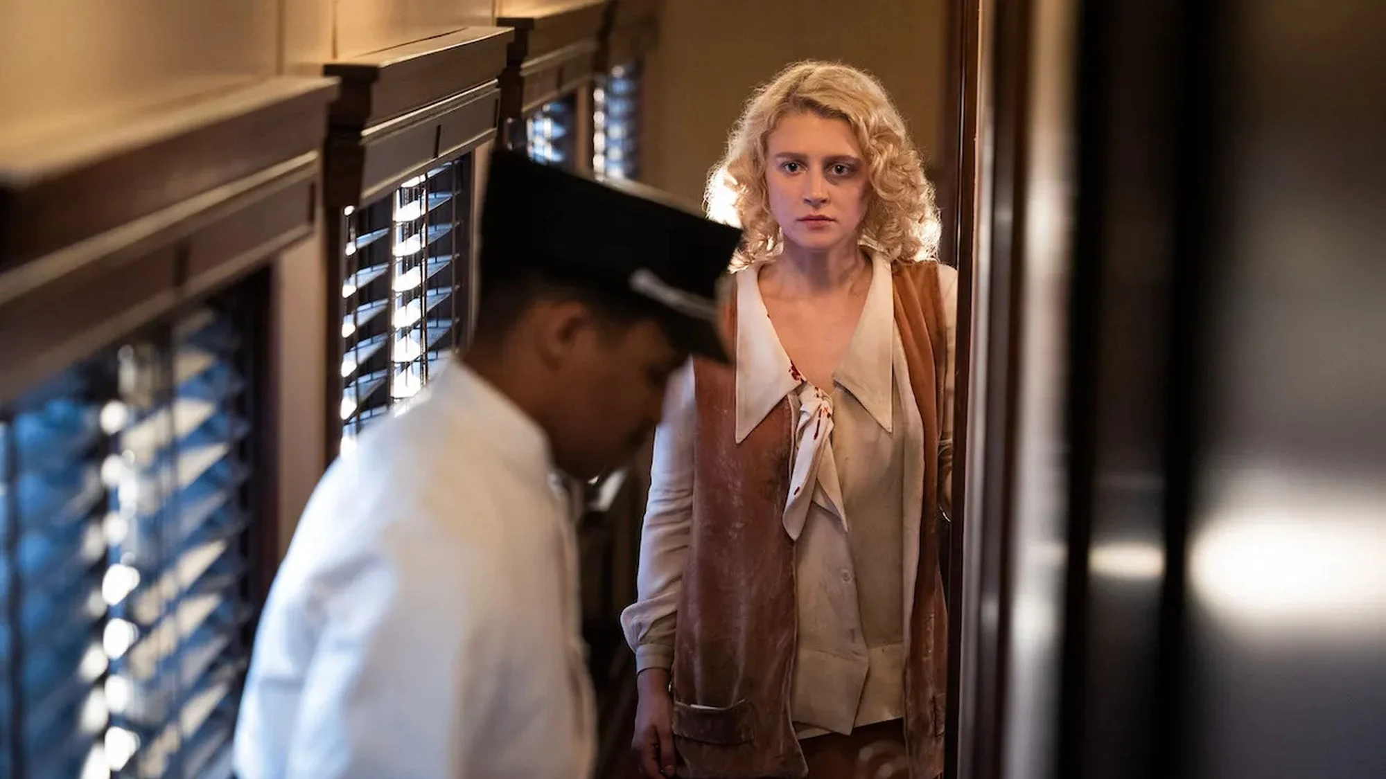 Julia Schlaepfer als Alexandra in der Episode âNur SchĂŒsse leiten unsâ (2x05) der Serie â1923â
