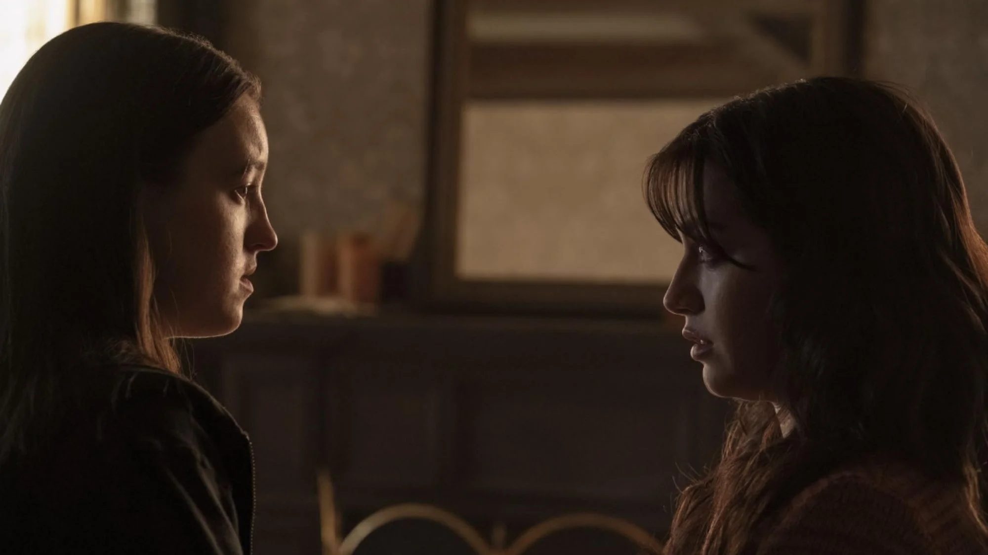 Dina und Ellie auf einem Szenenfoto zur Episode „The Path“ der Serie „The Last of Us“