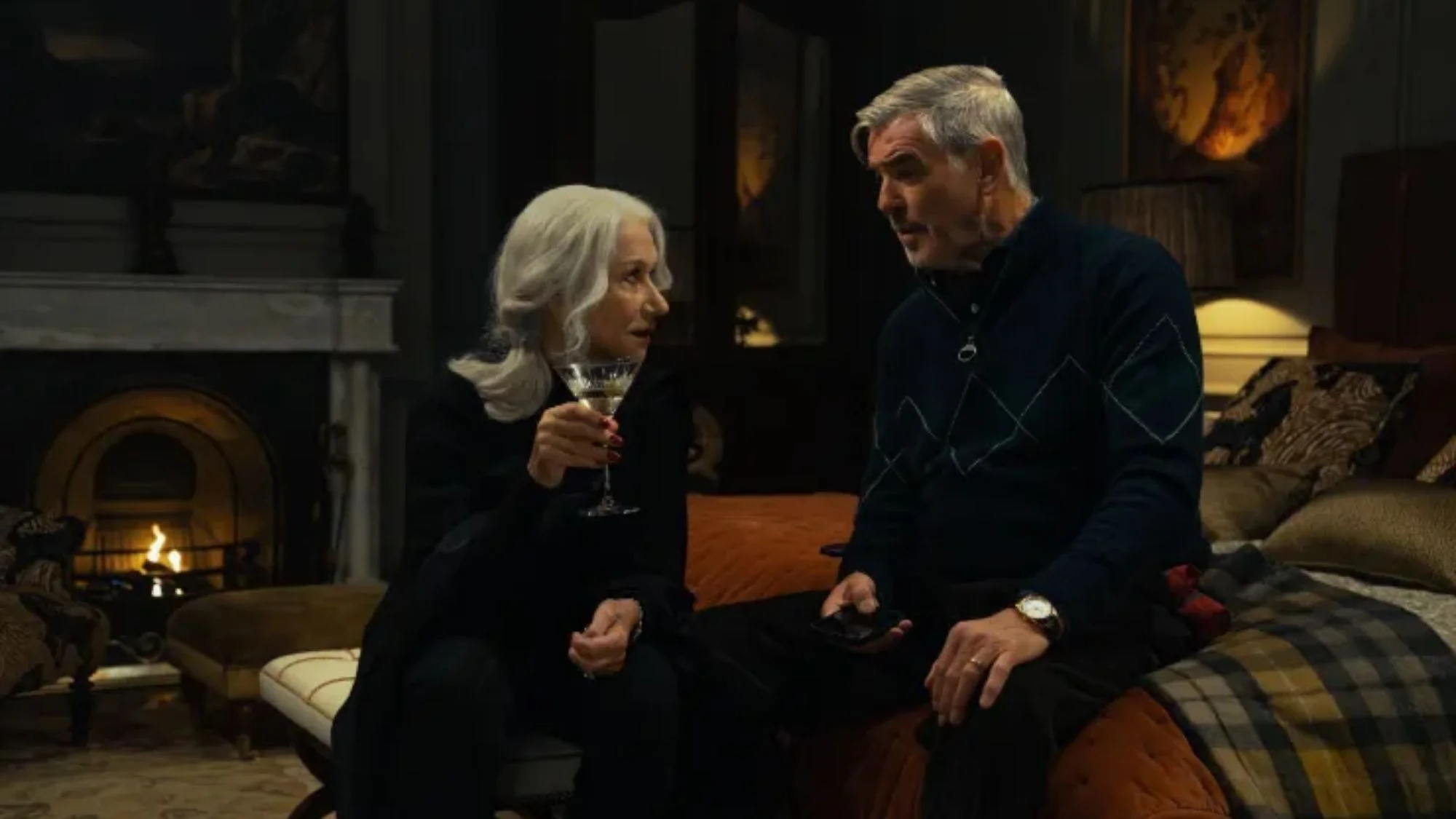 Szenenfoto aus der ersten Episode der Serie „MobLand“ mit Helen Mirren und Pierce Brosnan