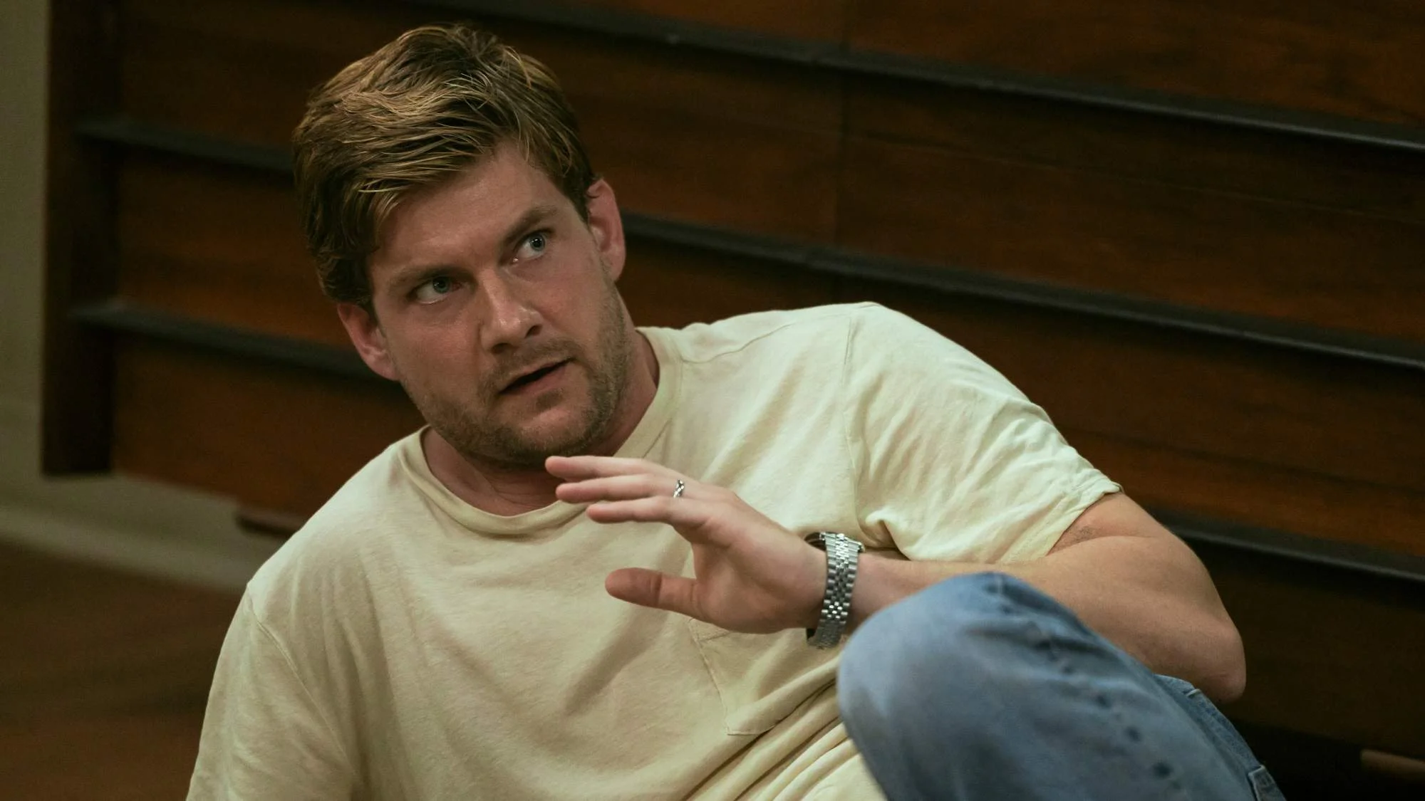 Jake Weary auf einem Szenenfoto aus der Serie „The Waterfront“