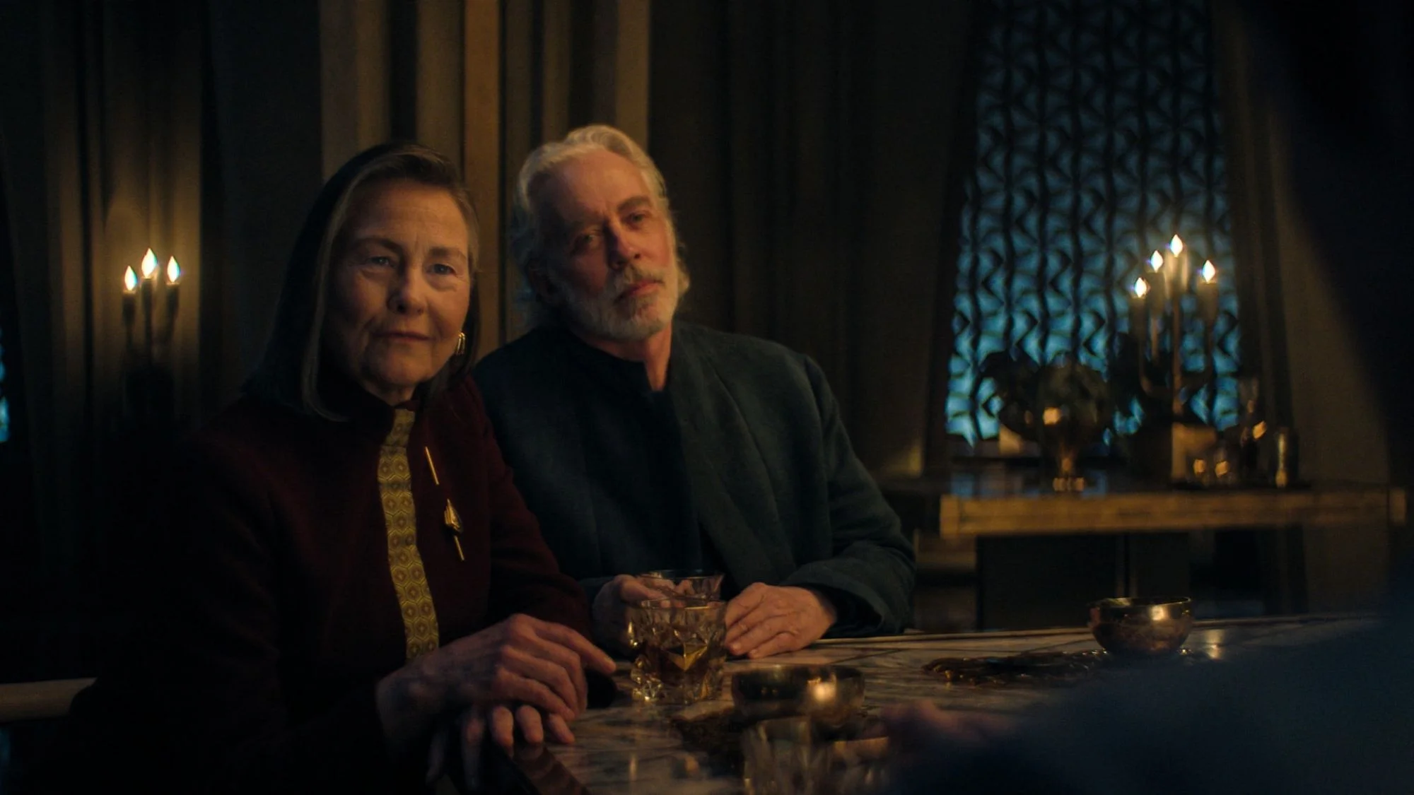 Cherry Jones und Terrence Mann in „Foundation“