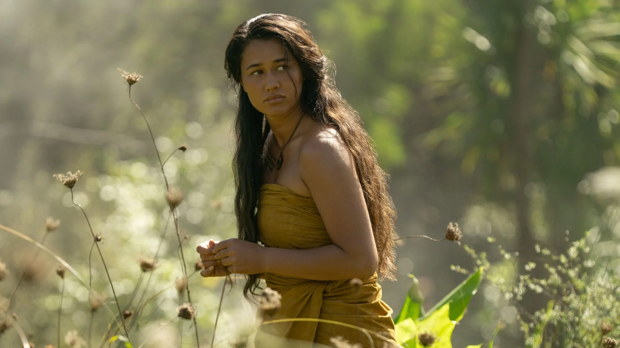 Kupuohi (Te Ao o Hinepehinga) auf einem Szenenfoto aus den ersten Folgen der US-Serie „Chief of War“