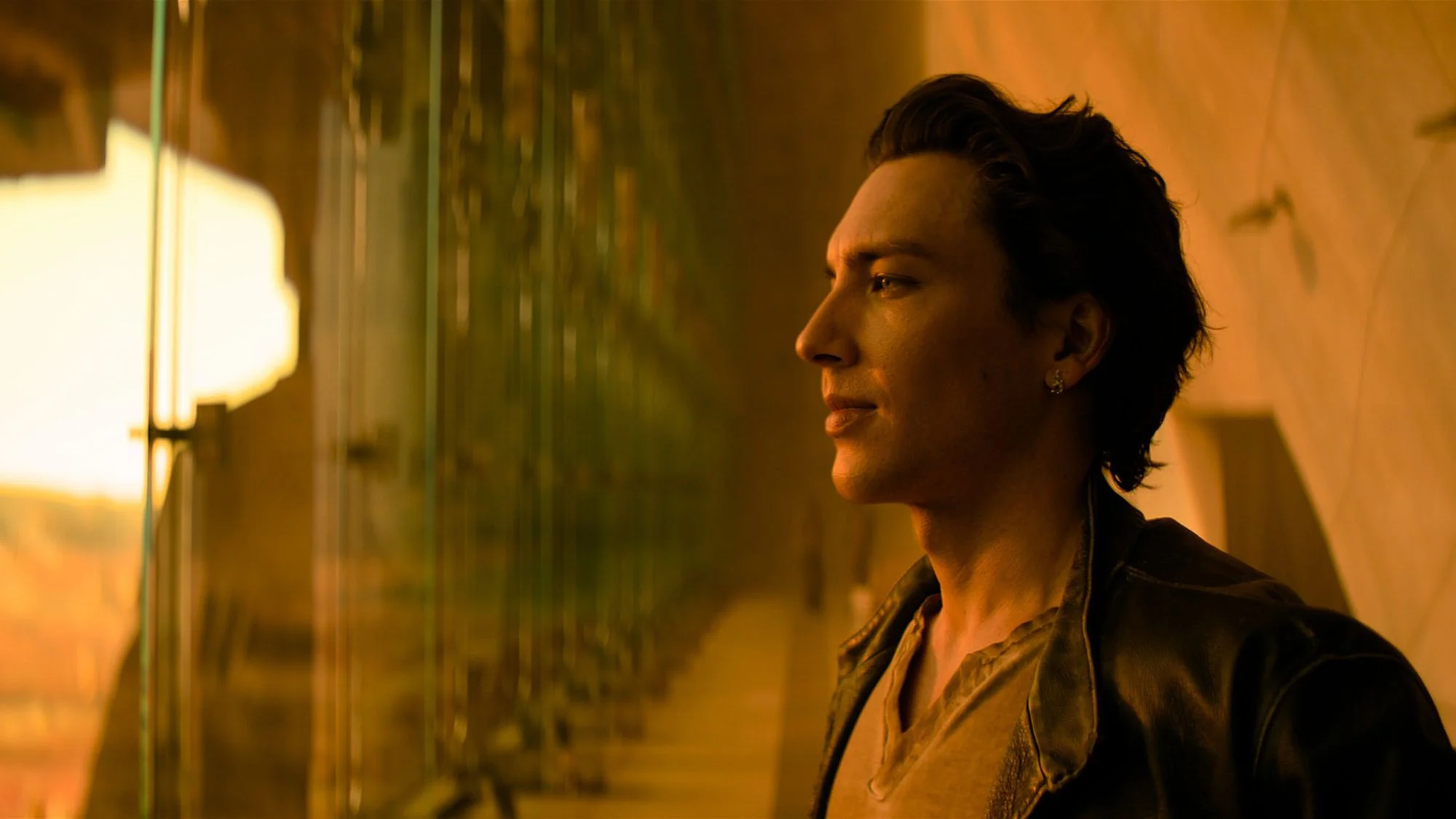 Toran Mallow (Cody Fern) auf einem Szenenfoto aus der Episode „Where Tyrants Spend Eternity“ der US-Serie „Foundation“