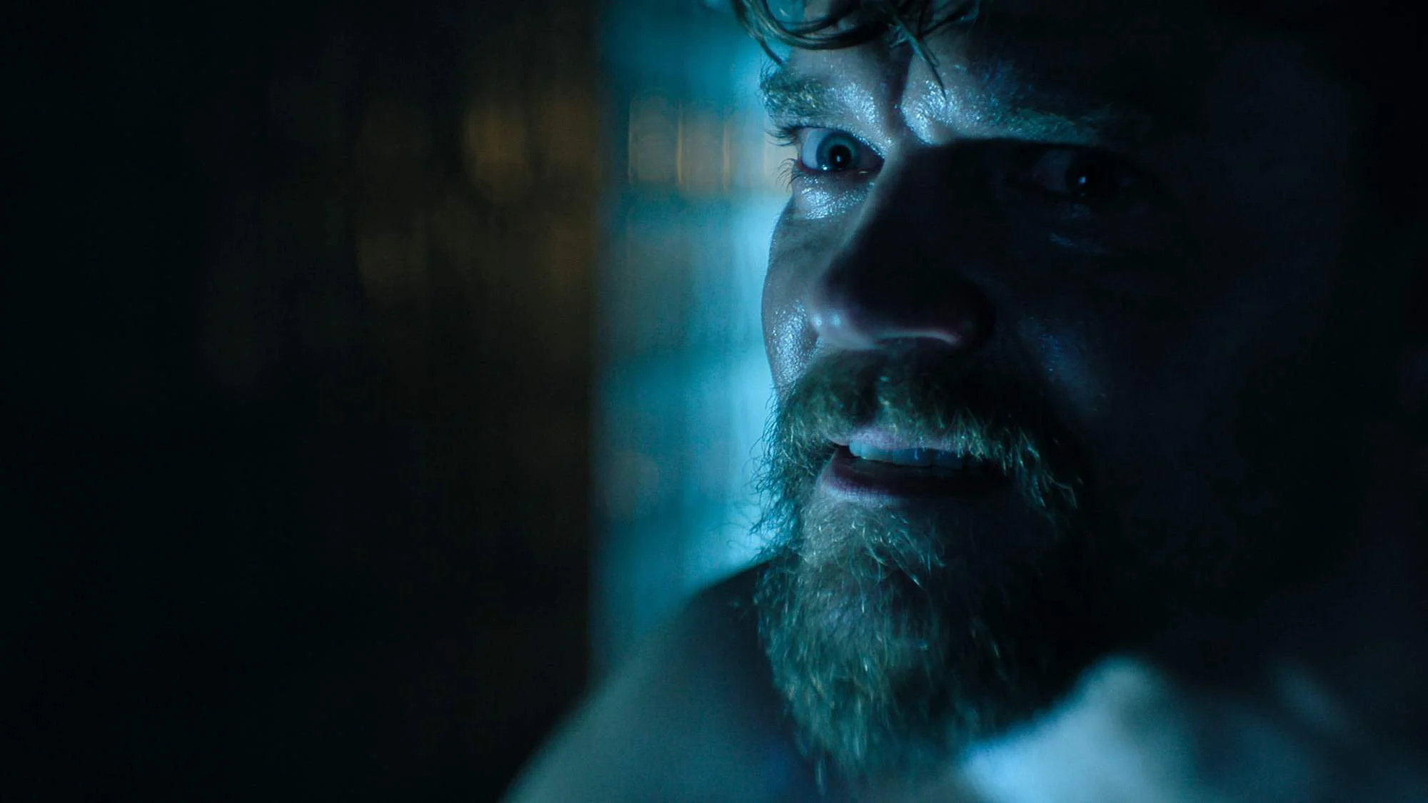 Pilou Asbæk auf einem Szenenfoto aus der „Foundation“-Episode „The Shape of Time“