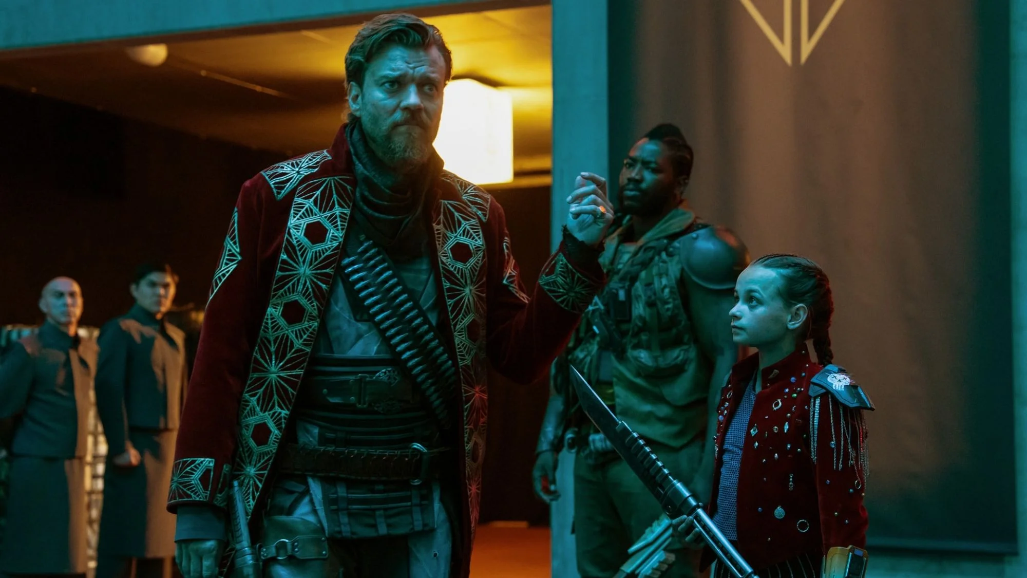 Pilou Asbæk auf einem Szenenfoto aus der „Foundation“-Episode „Foundation%26#039,s End“