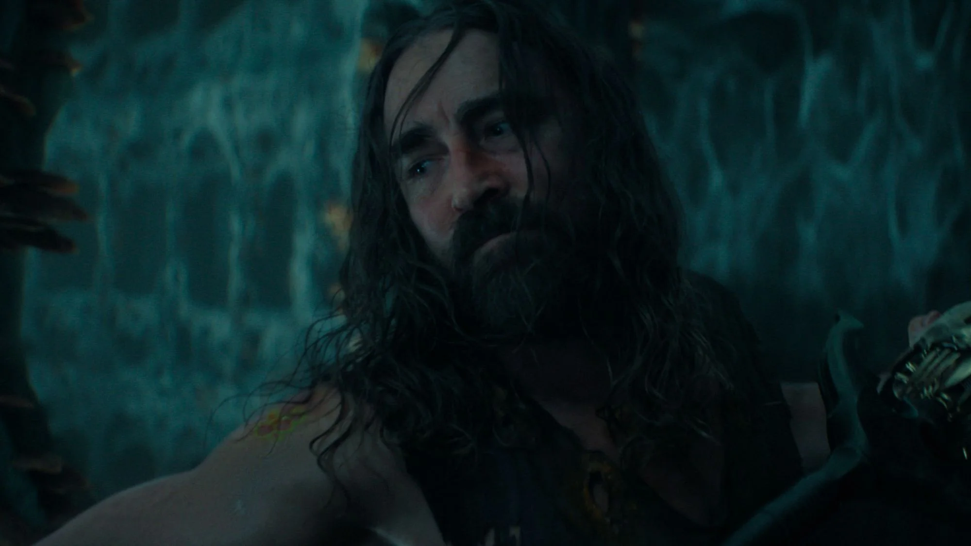 Bruder Tag (Lee Pace) auf einem Szenenfoto aus der „Foundation“-Folge „The Paths That Choose Us“ (3x09)