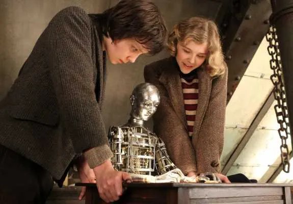 Asa Butterfield und Chloe Moretz in einer Szene aus %26bdquo;Hugo Cabret%26ldquo; &copy; Paramount Pictures