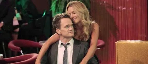 Szene aus der %26bdquo;How I Met Your Mother%26ldquo;-Episode %26bdquo;Karma%26ldquo; mit Neil Patrick Harris und Becki Newton © CBS