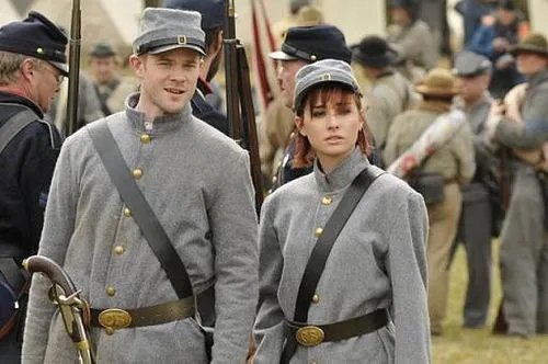 Rückblende auf Claudia und Jinks im Bürgerkrieg &copy; SyFy