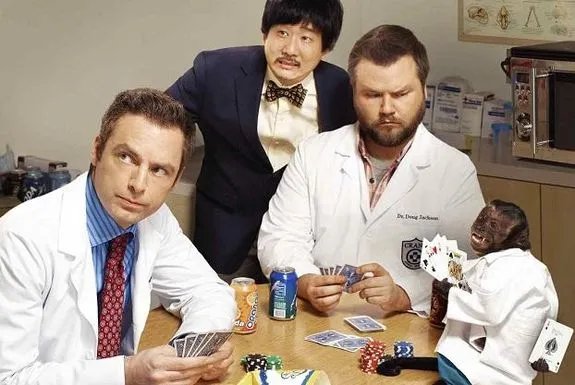 Hat immer noch ein Ass in der Hinterhand: Dr. Rizzo (r.) &copy; NBC