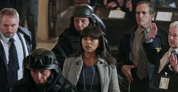 Steckt auf einmal in der Jagd auf John mit drin: Detective Carter (Taraji P. Henson) &copy; CBS