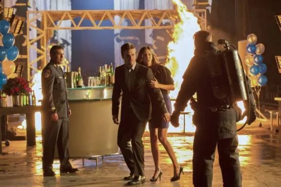 Szenenfoto aus der Episode %26bdquo;Burned%26ldquo; der US-Serie %26bdquo;Arrow%26ldquo; &copy; The CW