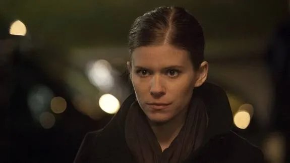 Kate Mara ist als aufstrebende Journalistin Zoe Barnes ein integraler Bestandteil des Rachefeldzugs von Francis Underwood Foto &copy; Netflix