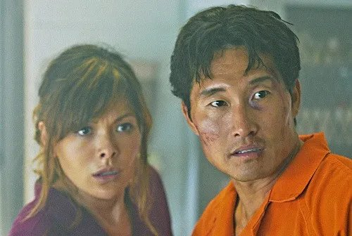 Chin (Daniel Dae Kim) und ein potentielles love interest (Lindsay Price) &copy; Norman Shapiro/CBS