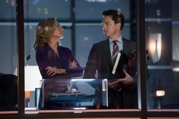 Szenenfoto aus der Episode %26bdquo;Trust but Verify%26ldquo; der US-Serie %26bdquo;Arrow%26ldquo; &copy; The CW