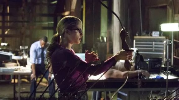 Szenenfoto aus der Episode %26bdquo;The Odyssey%26ldquo; der US-Serie %26bdquo;Arrow%26ldquo; &copy; The CW