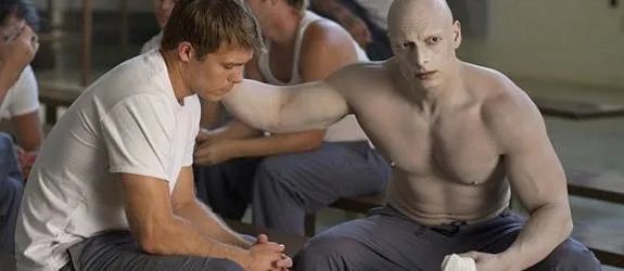 Hoods angsteinflößender Gegner (Joseph Gatt) an der Seite von Billy B (Michael Roark) &copy; Cinemax