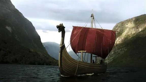 Das Objekt von Ragnars (Travis Fimmel) Begierden: Sein neues Schiff; mit dem er sich gen Westen aufmachen will. &copy; History Channel