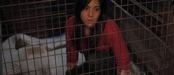 Carroll kommt dank der Geisel Dana Montero (Audrey Esparza) wieder frei. © FOX