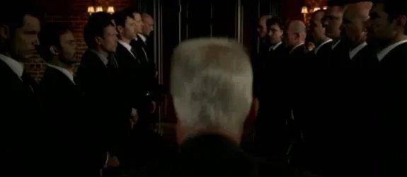 Mr. Rabbit mit seinen disziplinierten Schergen &copy; Cinemax