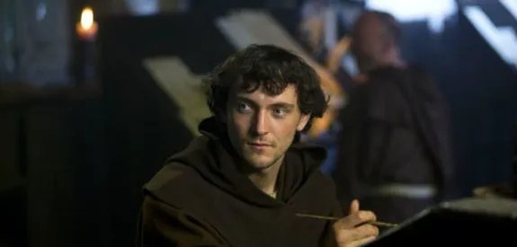 Den Mönch Athelstan (George Blagden) verschont Ragnar nach schneller Überwindung von Sprachbarrieren. &copy; History