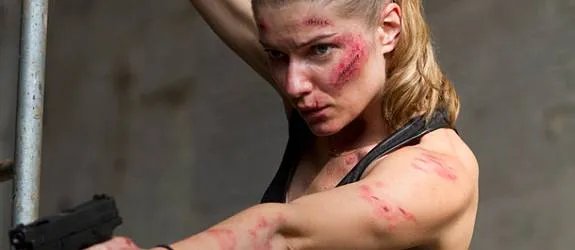 Carrie (Ivana Milicevic) muss einen teuren Preis für ihre Solidarität gegenüber Lucas Hood bezahlen. &copy; Cinemax