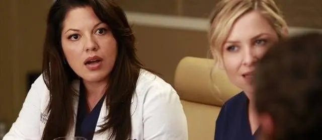 Callie und Arizona sind anscheinend überrascht von Averys Entwicklung. &copy; ABC