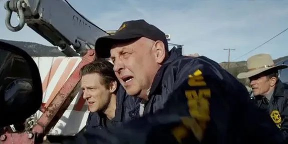 Im Kreuzfeuer: Mullen (Nick Searcy) und Gutterson (Jacob Pitts) müssen sich aus misslicher Lage befreien. &copy; FX Networks
