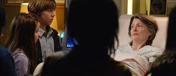 Madeline (Annette O%26#039;Toole) im Kreise ihrer Schüler. &copy; ABC