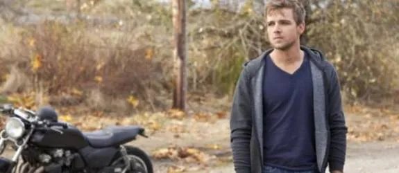 Dylan (Max Thieriot) ist der Fremdkörper innerhalb seiner Familie. &copy; A%26amp;E