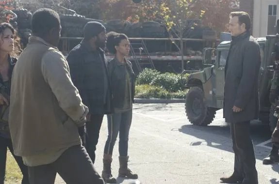Die Figuren Tyreese; Sasah und der Governor auf einem Szenenfoto aus der Episode %26bdquo;Welcome to the Tombs%26ldquo; der US-Serie %26bdquo;The Walking Dead%26ldquo; &copy; AMC