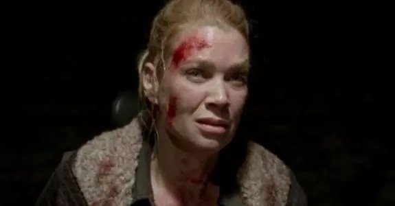 Die Figur Andrea auf einem Szenenfoto aus der Episode %26bdquo;Welcome to the Tombs%26ldquo; der US-Serie %26bdquo;The Walking Dead%26ldquo; &copy; AMC