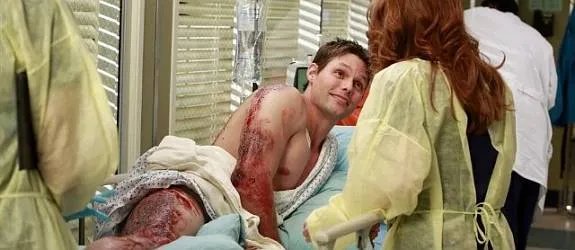 Der Rettungssanitäter Matthew (Justin Bruening) hat den Helden gespielt. &copy; ABC