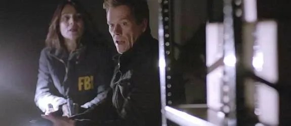Ryan Hardy (Kevin Bacon) und Debra Parker (Annie Parisse) im Einsatz. © FOX