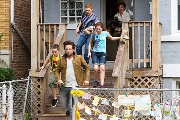 Die normale Gangart bei Familie Gallagher; Familienfreund Jimmy (Justin Chatwin) vorneweg. &copy; Showtime