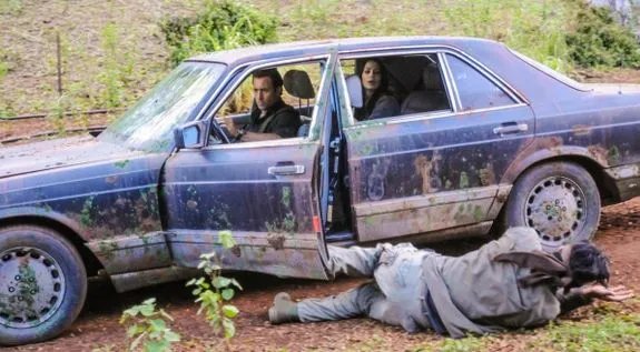 McGarrett und Catherine haben Wagenprobelme. &copy; Norman Shapiro/CBS