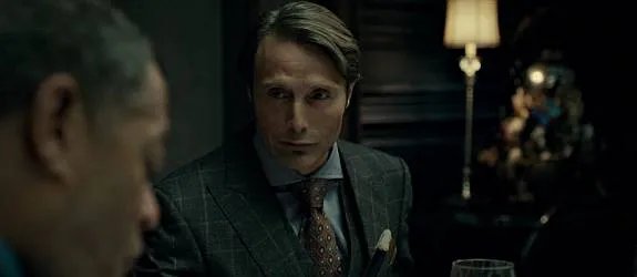 Bei Dr. Lecter (Mads Mikkelsen) handelt es sich in vielerlei Hinsicht um einen Feinschmecker. &copy; NBC