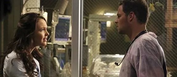 Alex (Justin Chambers) spürt den Zorn von Jo (Camilla Luddington). &copy; ABC