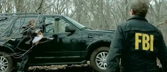 Hardy (Kevin Bacon) macht sich ohne seinen Kollegen Weston auf den Weg. © FOX