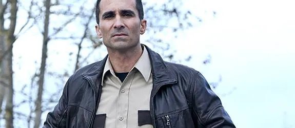 Dank dem Sheriff Alex Romero (Nestor Carbonell) werden die Karten neu gemischt. &copy; A%26amp;E